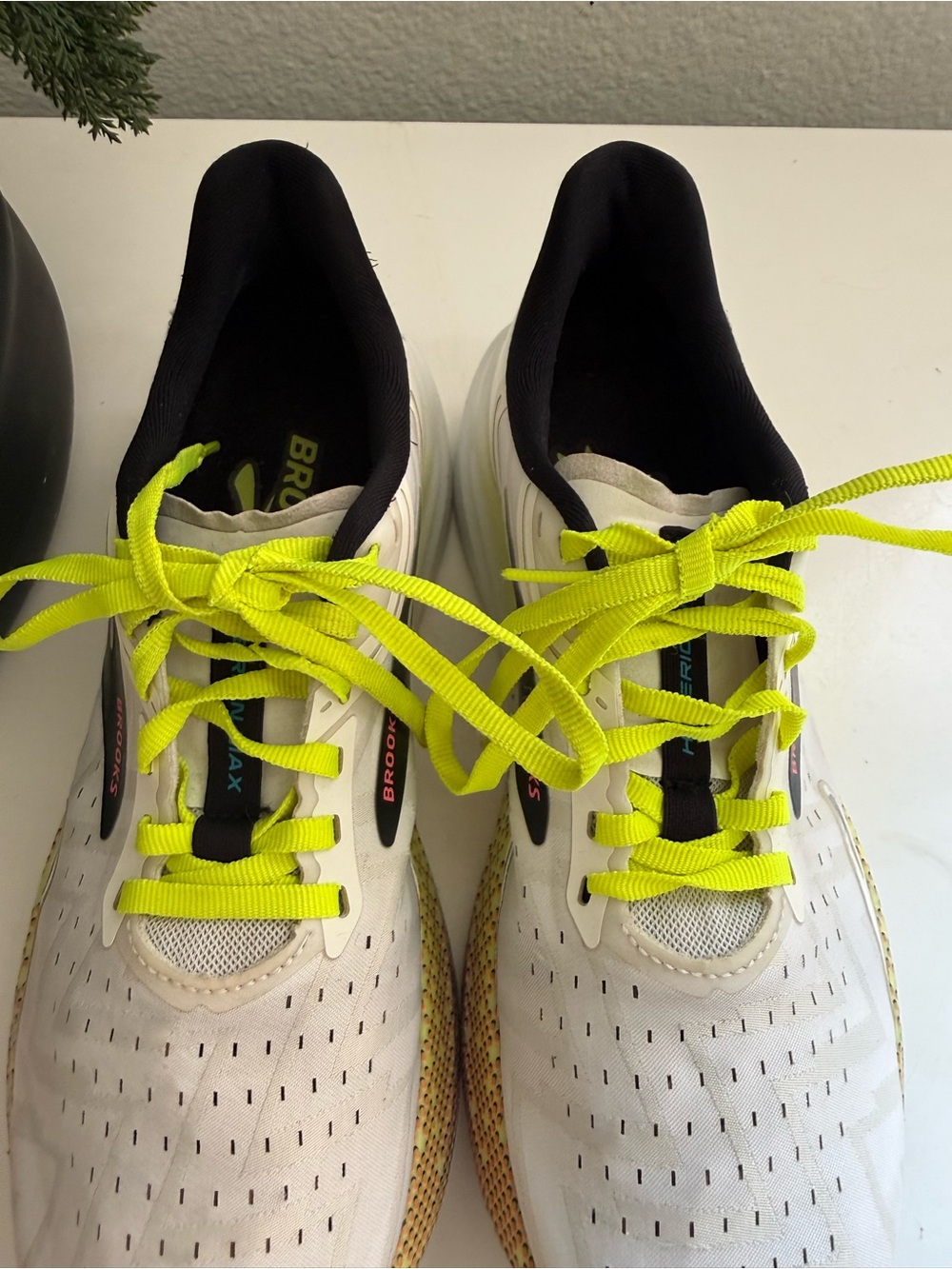 Brooks Hyperion Max Women size 9.5 Athletic Running  - White with Neon Yellow - Picture 3 of 9